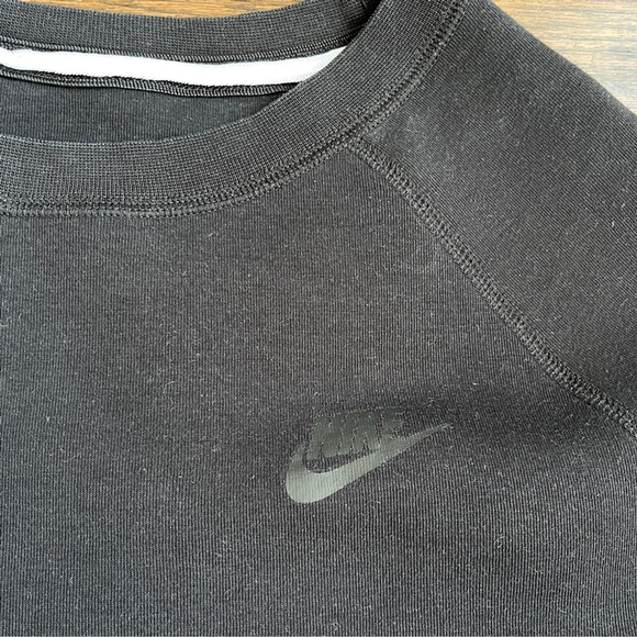 Nike Boys Black Crewneck Sweatshirt Tech fleece size XL casual sporty - Picture 3 of 4